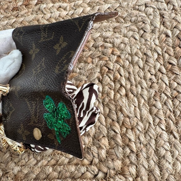 - Louis Vuitton monogram key holder /card holder & wrist key chain - Picture 7 of 11